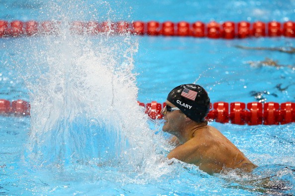 Ở chung kết 200m bơi ngửa nam, Tyler Clary đã bất ngờ vượt qua đồng hương Ryan Lochte để đoạt chiếc HCV và phá kỉ lục của chính Lochte 4 năm về trước khi cán đích với thời gian 1'53.41.